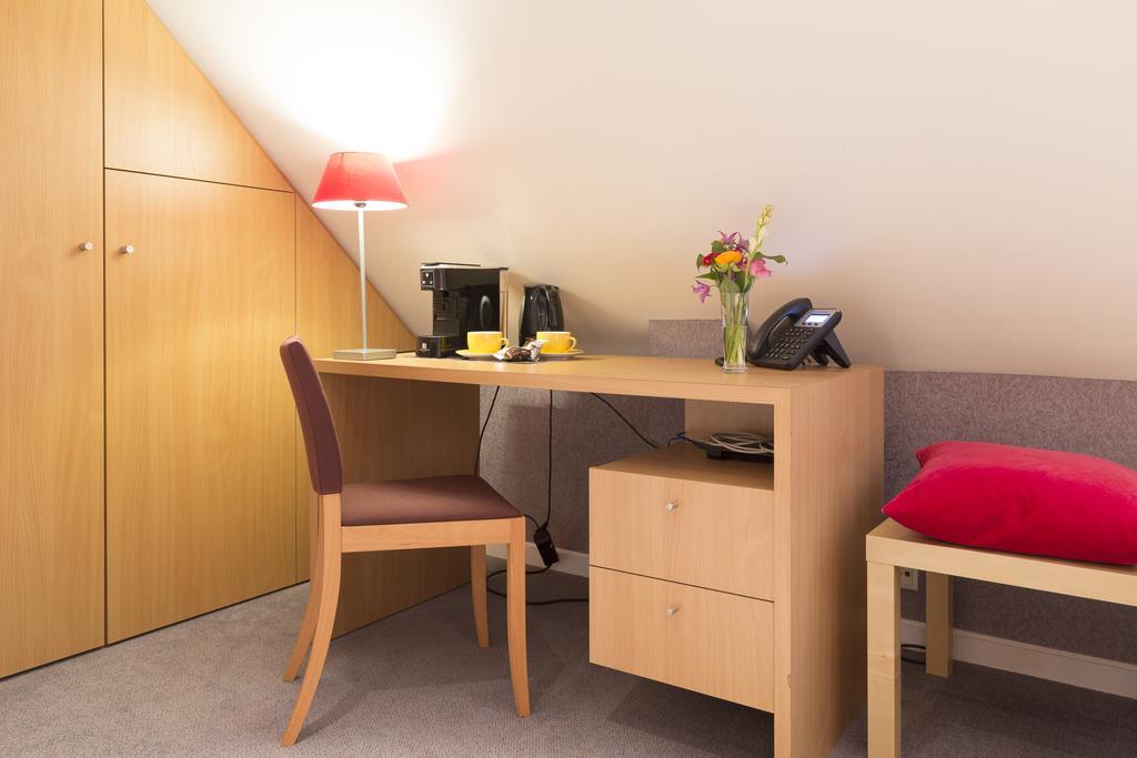 Hotel Sense Suites 3*